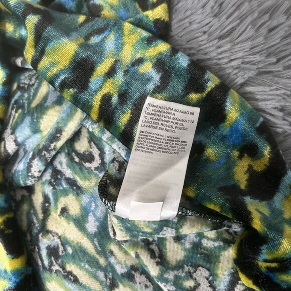 Chico’s Ikat Velvet Long Sleeve Tee Green Colorful Abstract Size L Long Sleeve - Picture 8 of 9